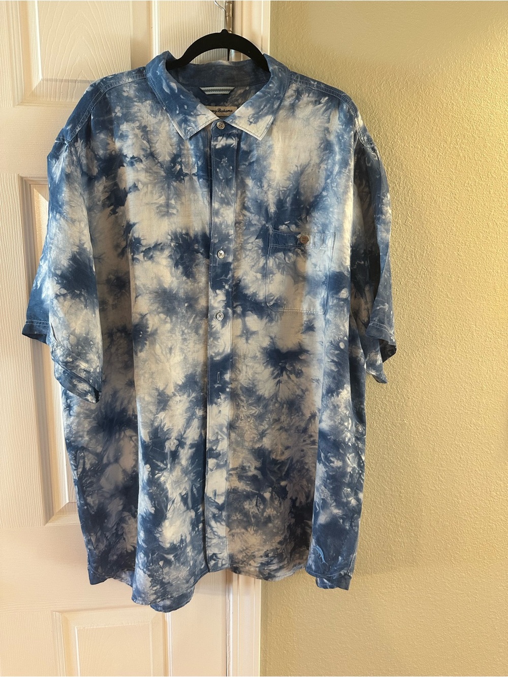 Tommy Bahama Blue and White Tie-Dye Short Sleeve Button-Down Shirt